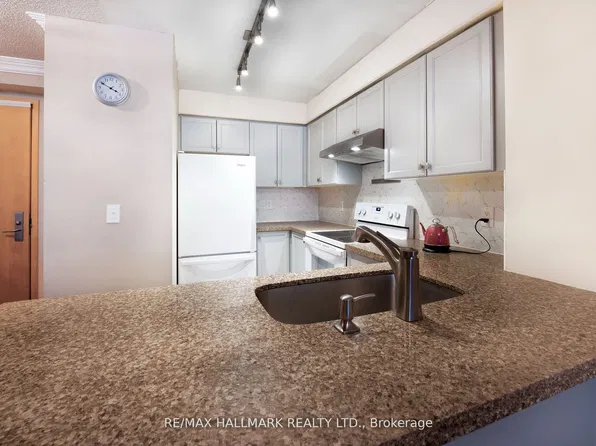 62 Suncrest Blvd #316, Markham, ON L3T 7Y6