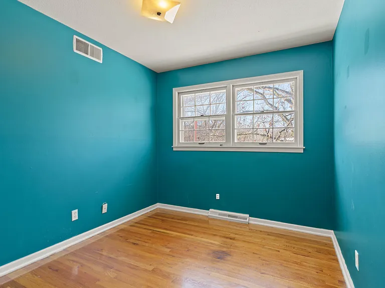 2218 Bluff Blvd — Photo 12