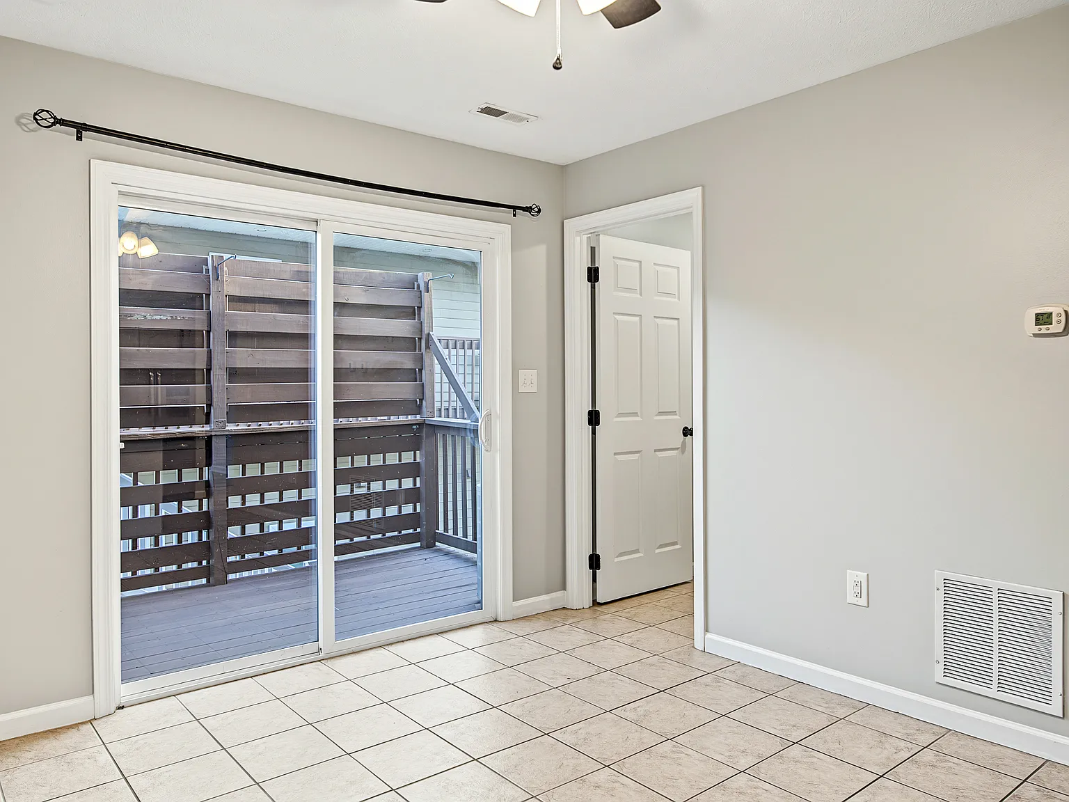 3 bed, 2000 sqft, $2,000 — Photo 3