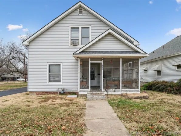 422 W Davis Dr, Nowata, OK 74048
