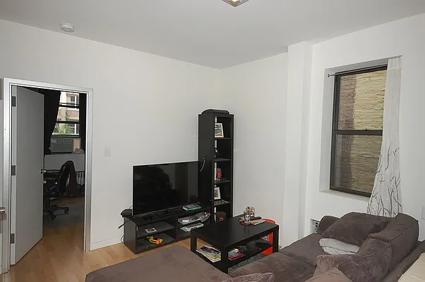 Rented by Green Line Realty | media 29