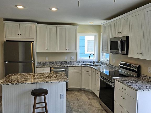 3rd image of 318 3rd Ave S #B