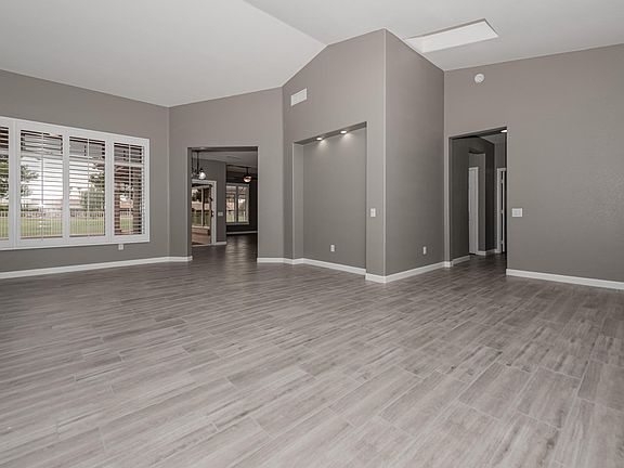 4th image of 13913 W Via Tercero