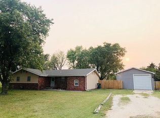 5 Wildrose St, Hutchinson, KS 67502
