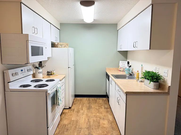The Heights Apartments — Photo 4