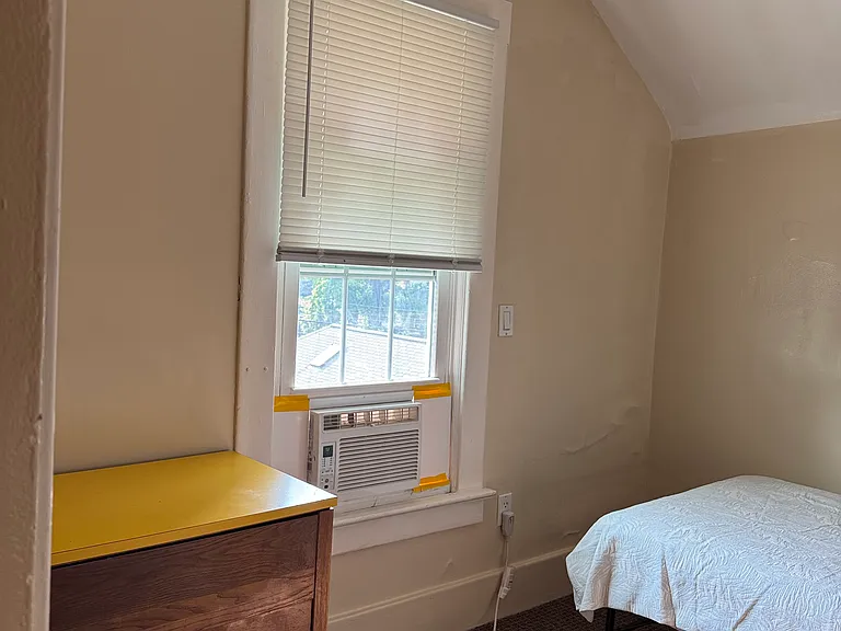 533 Elizabeth St — Photo 4