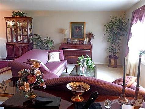 5th image of 745 Robin Ln
