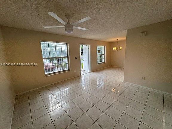 5th image of 982 SW 9th Ct