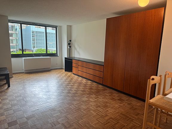 3rd image of 200 Rector Pl APT 5N