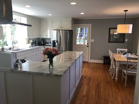 Kitchen & Breakfast Nook