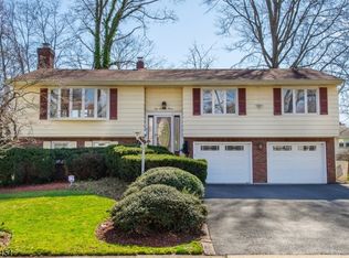 230 Homestead Rd, Paramus, NJ 07652