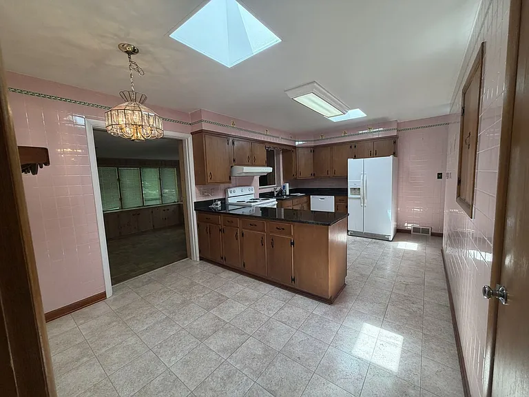 926 Laurelwood Rd — Photo 5