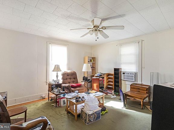4th image of 207 Maple Ave