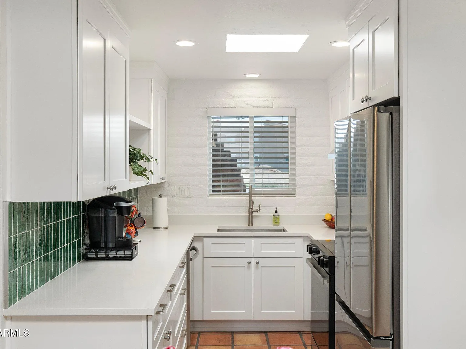 2 bed, 1.5 bath, 936 sqft, $1,875 — Photo 2