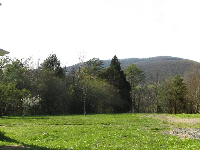 4555 Green Creek Rd — Photo 12