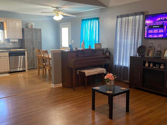 3rd image of 220 Pagoda Ct