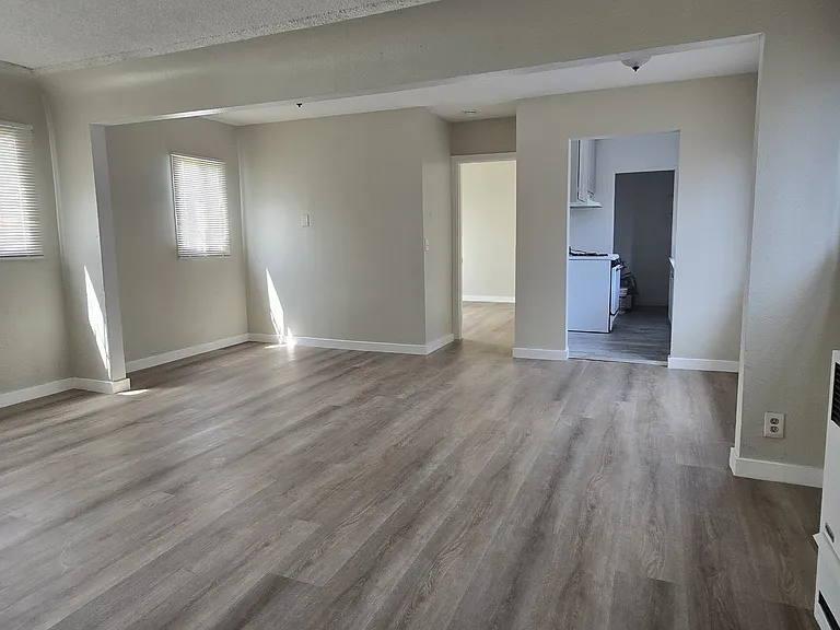 865 W 84th St — Photo 2