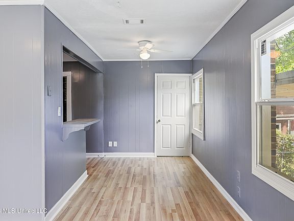 2nd image of 333 Bon Air St