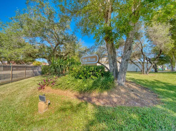 1207 SW 131st Place Cir W, Miami, FL 33184