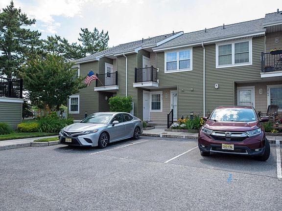 2nd image of 2702 Bay Ave #2702