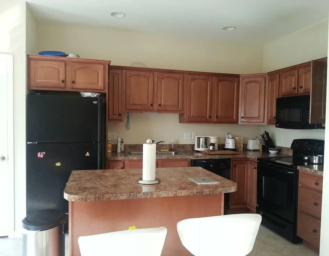 3 bed, 2.5 bath, 2106 sqft, $2,175 — Photo 3