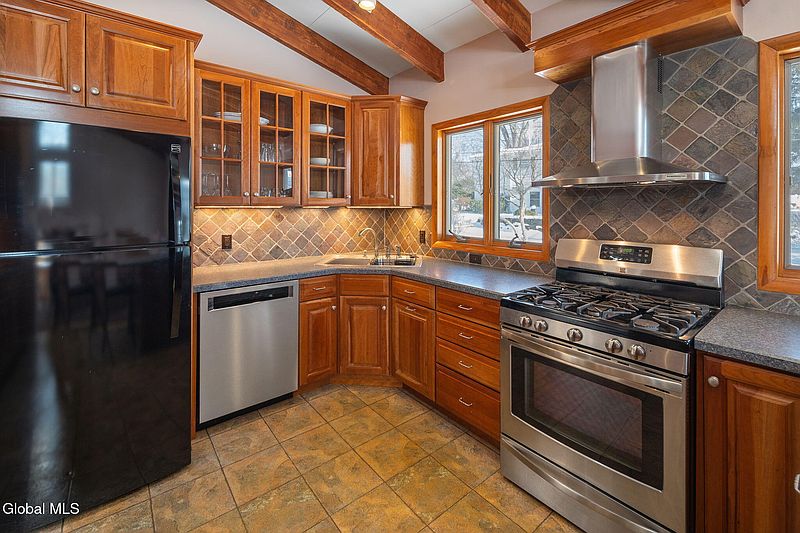 4th image of 31 Brookwood Drive