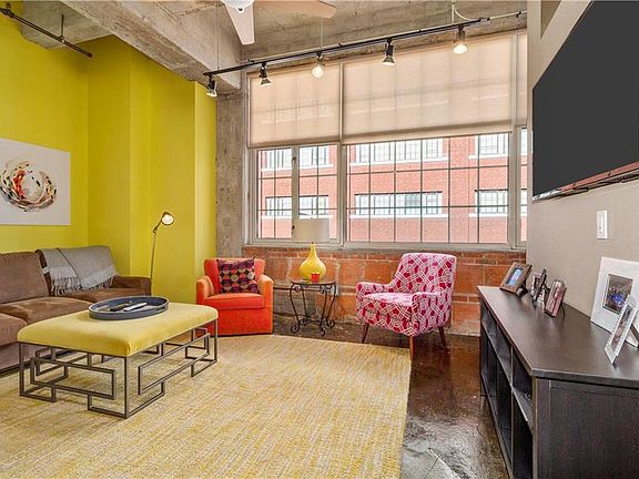 2nd image of 321 W 7th St APT 404