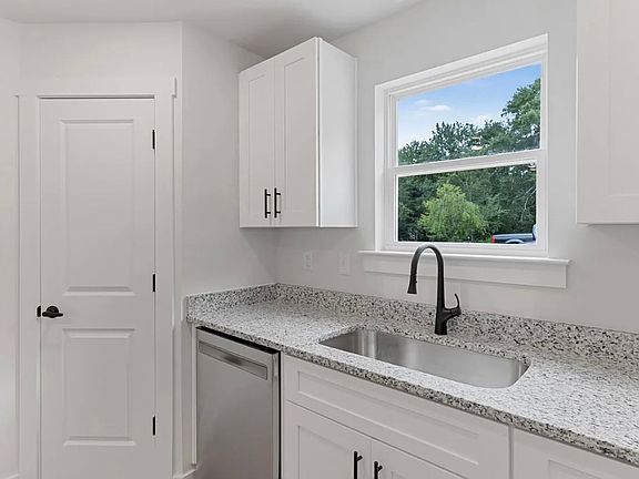 4th image of 10 Berea Forest Cir #B