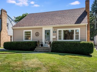 75 S Aldine St, Elgin, IL 60123