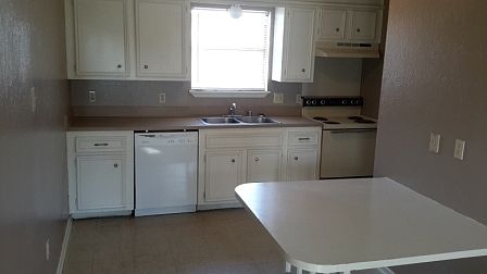 4th image of 4902 Belmont Ave APT 4