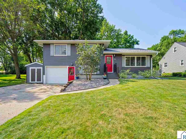 762 E Prince St, Lake Crystal, MN 56055