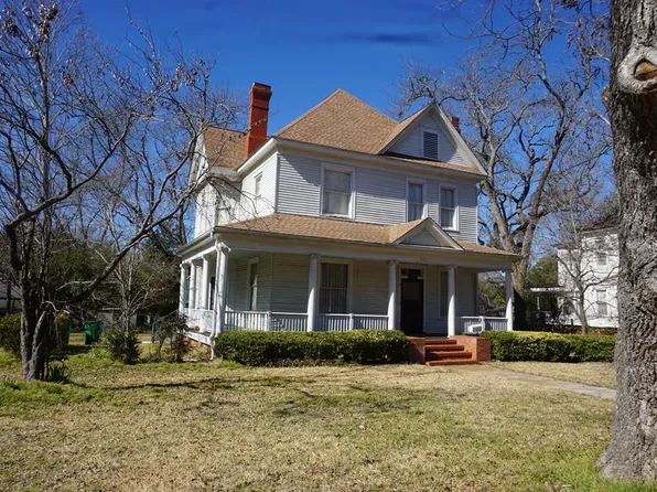 915 Cedar St, Palestine, TX 75801