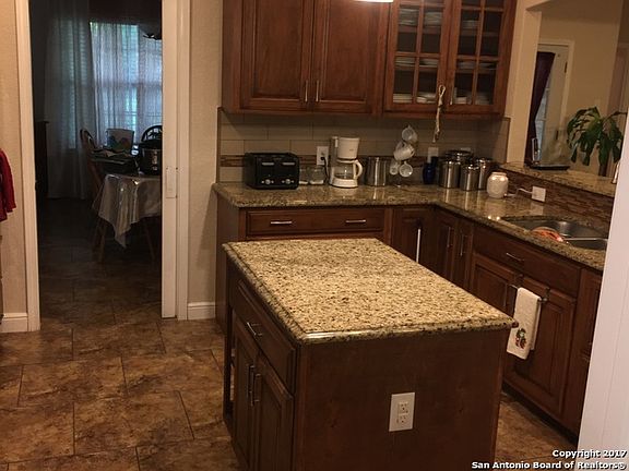 4th image of 437 Oak Knoll Dr