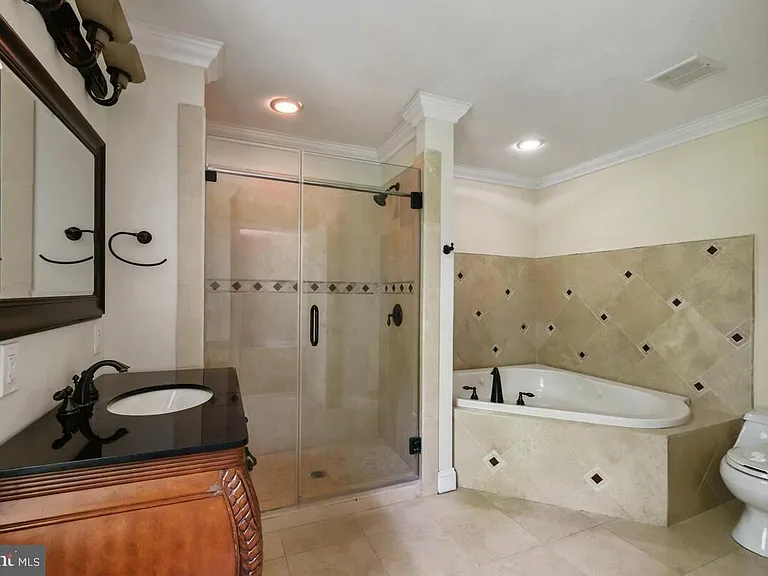 11426 Dorchester Ln — Photo 19