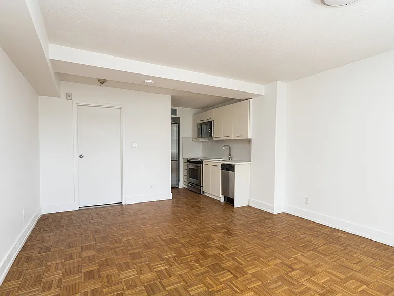 551 Eglinton Ave E #50002A-120 — Photo 3
