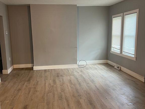 4th image of 307 Welch Rd