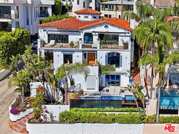 8237 Roxbury Rd, Los Angeles, CA 90069