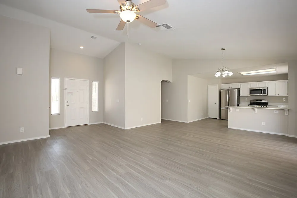 4 bed, 2.0 bath, 1634 sqft, $2,425 — Photo 3