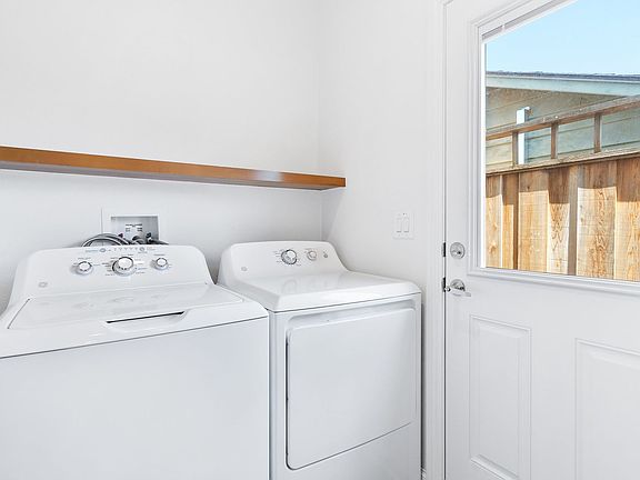 3rd image of 320-328 California St #326