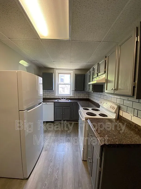 2 bed, 1.5 bath, $1,295 — Photo 3
