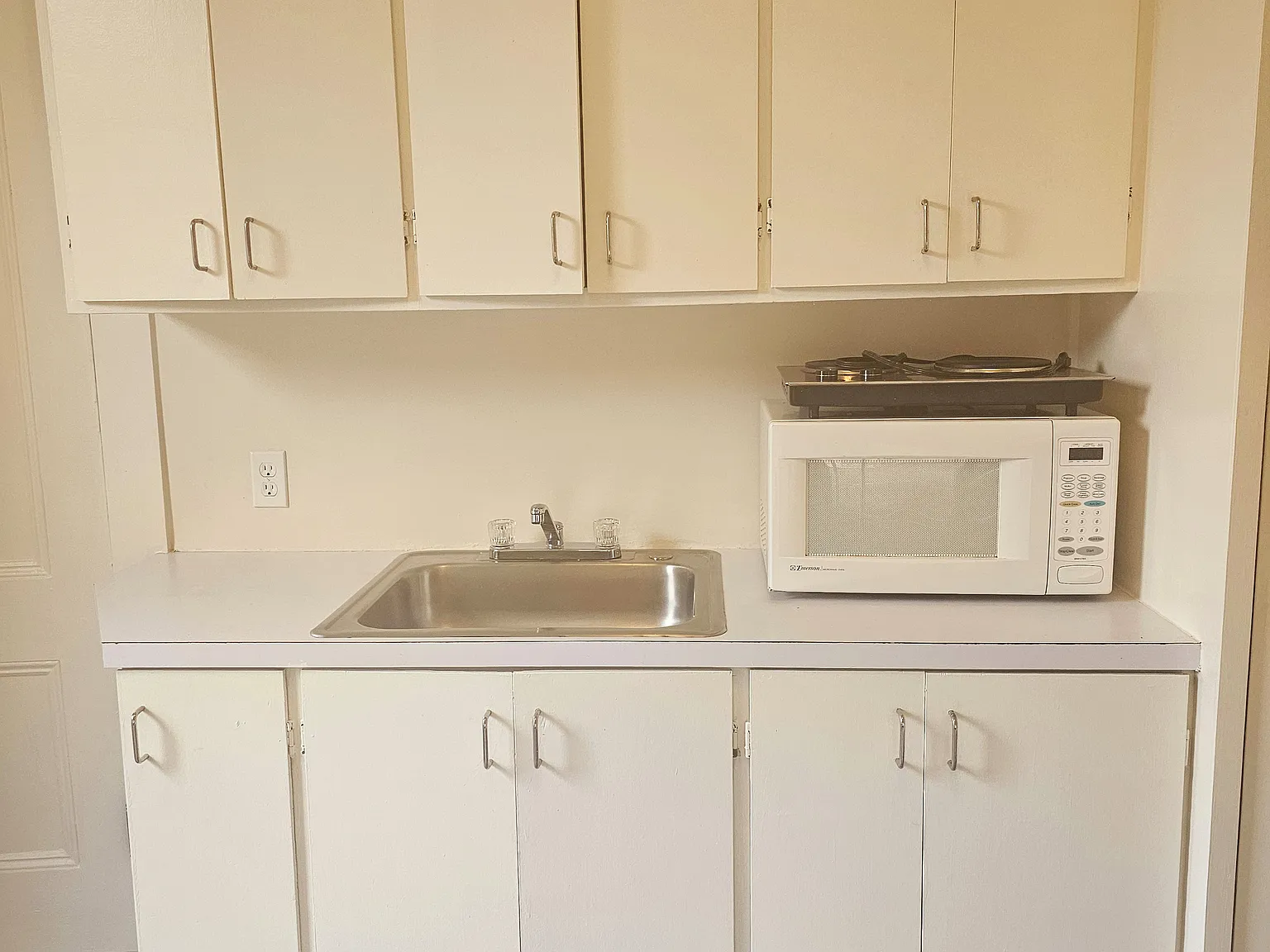 Studio, 269 sqft, $875 — Photo 3