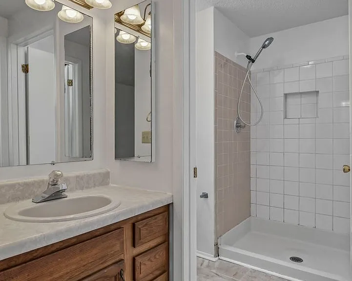 220 N Donar Dr — Photo 29