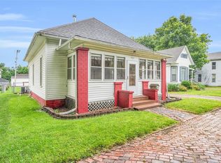 909 Edgar Ave, Mattoon, IL 61938