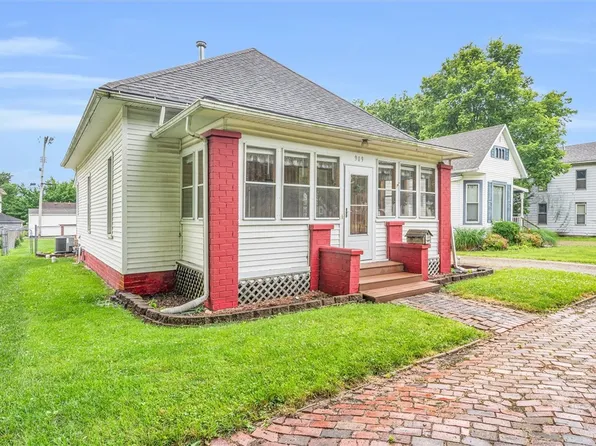 909 Edgar Ave, Mattoon, IL 61938