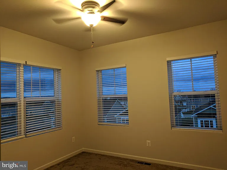 224 Parkland Dr — Photo 23