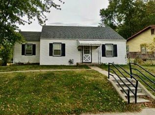 1213 Shawnee St, Leavenworth, KS 66048