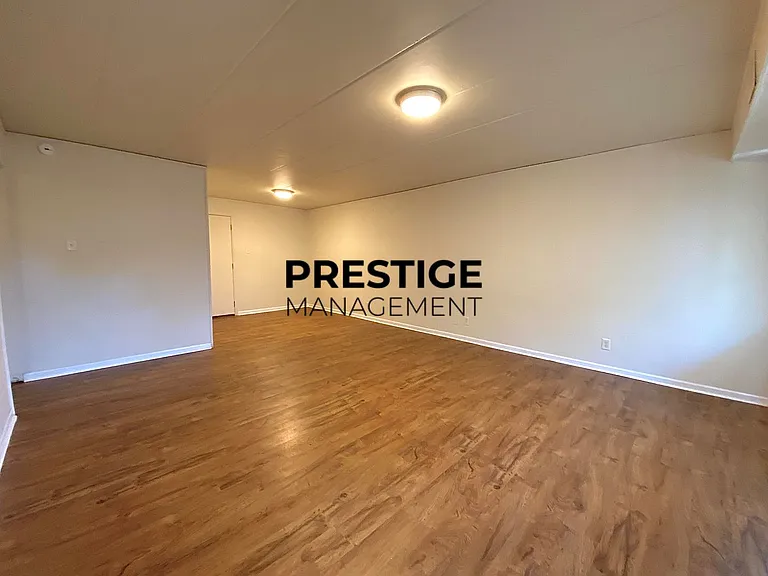 7101 Broadway — Photo 3