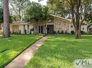 233 Brookview Dr, Hurst, TX 76054