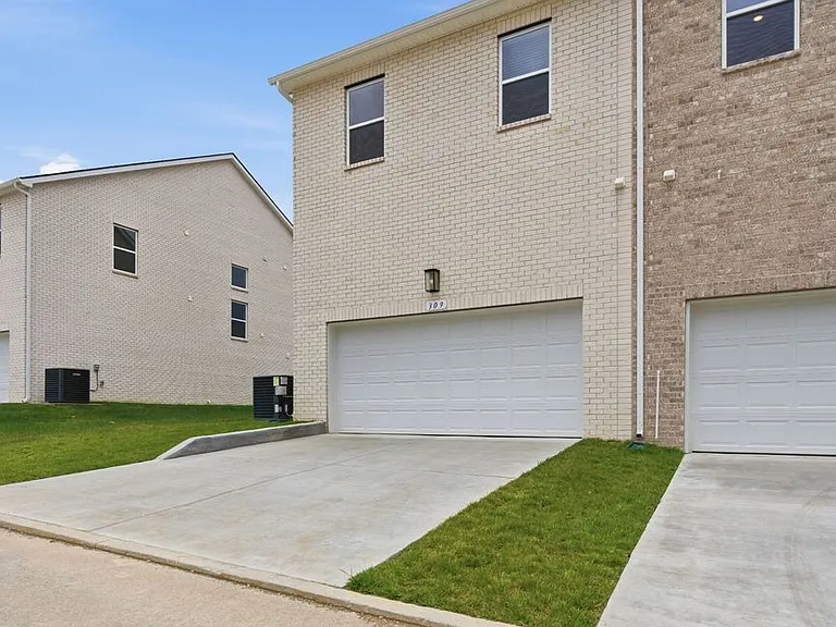 309 Lynwood Station Blvd — Photo 29