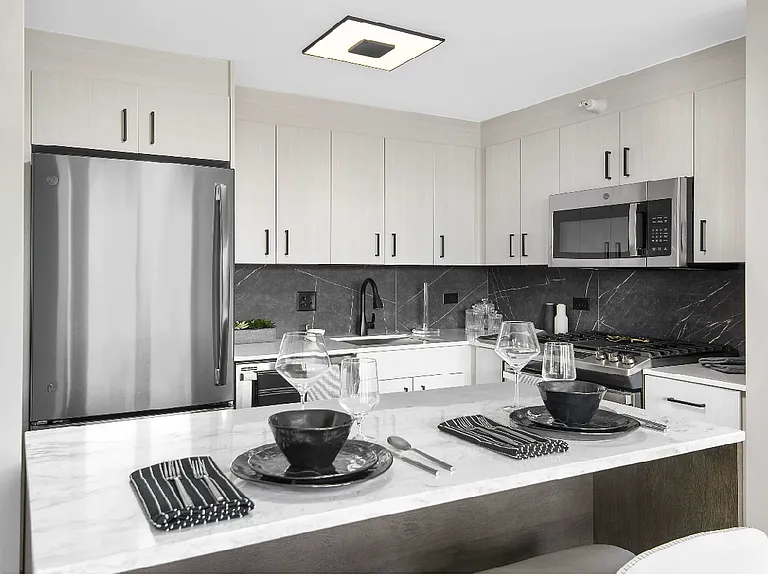 301 S Leavitt St #1S — Photo 3